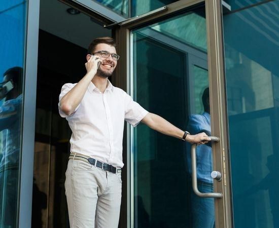 puerta de oficina siempre abierta